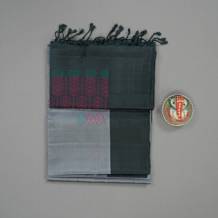 Hayagrivas Handloom Silver Grey Kanjivaram Soft Silk Saree with Dark Grey Border KBE1534K1-7